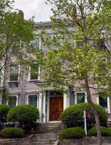 178 BOWEN Street 08, Providence, RI 02906, USA