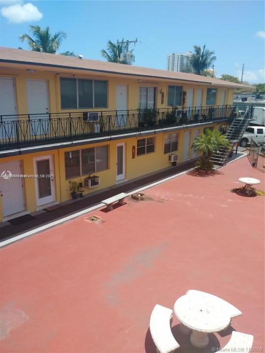 17051 NE 23rd Ave 2E, North Miami Beach, Floride 33160, États-Unis