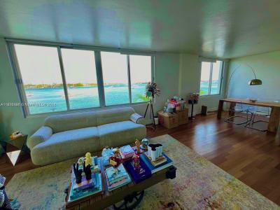 1000 West Ave 211, Miami Beach, Florida 33139, USA