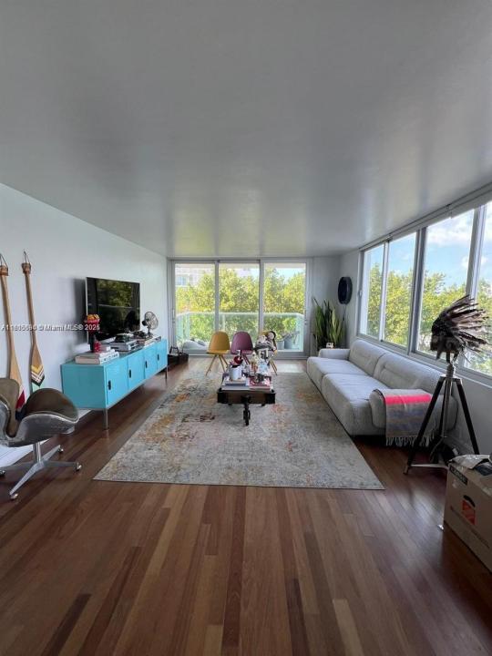 1000 West Ave 211, Miami Beach, Florida 33139, USA