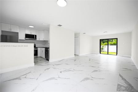 100 SW 7th St 1-2, Hallandale Beach, Florida 33009, USA