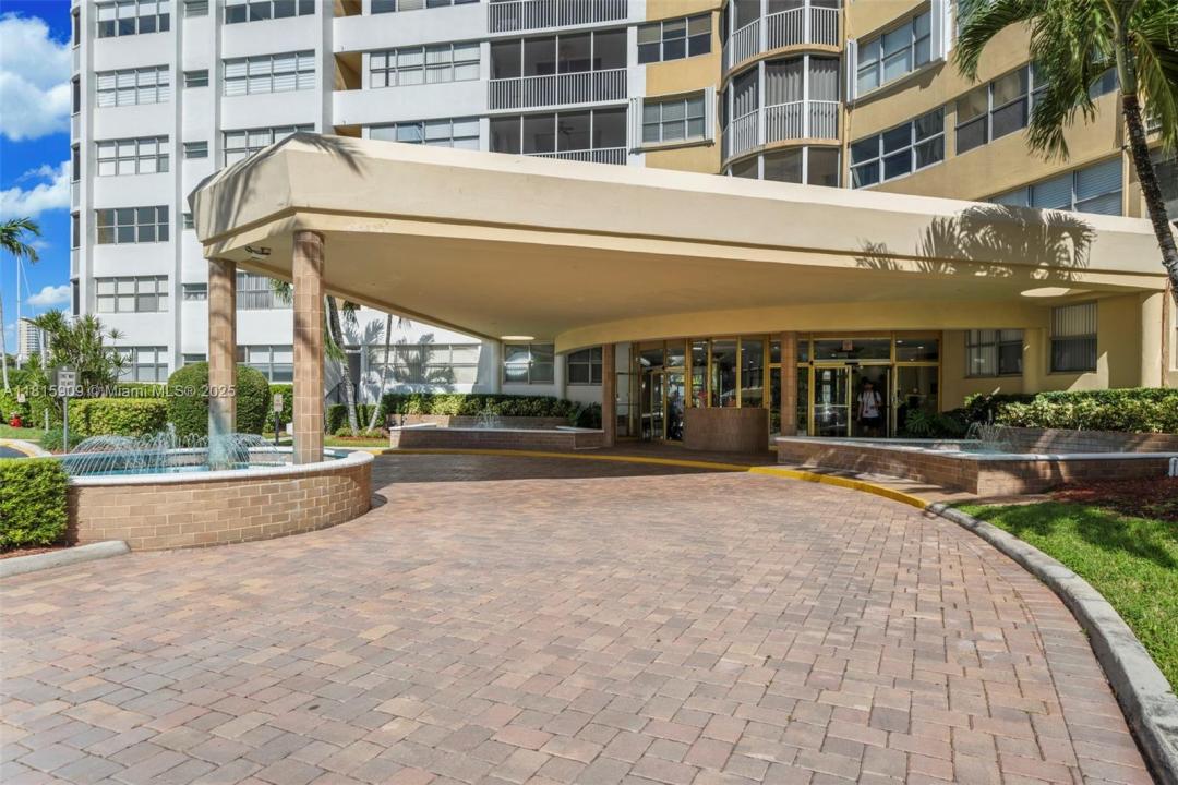 100 Golden Isles Dr 414, Hallandale Beach, Florida 33009, USA