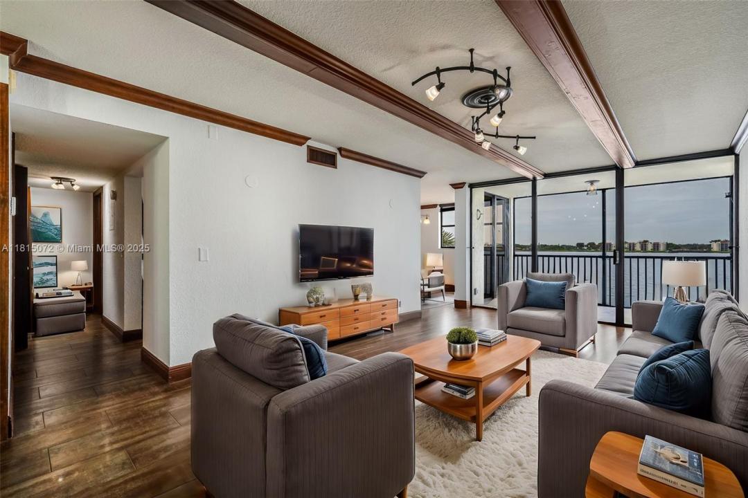 106 Lake Emerald Dr 210, Oakland Park, Floride 33309, États-Unis