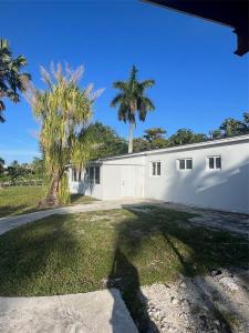 17690 NE 19th Ave 0, North Miami Beach, Florida 33162, USA