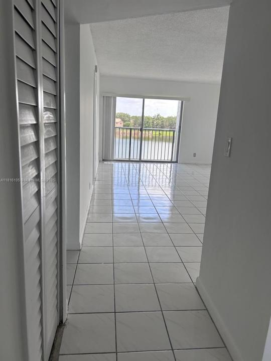 8560 N Sherman Cir 407, Miramar, Flórida 33025, Estados Unidos