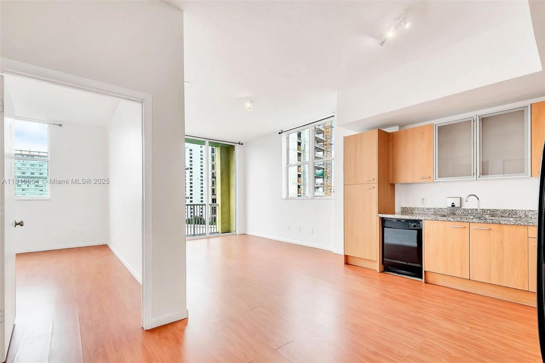 1350 NW 8th Ct B1-6, Miami, Floryda 33136, USA