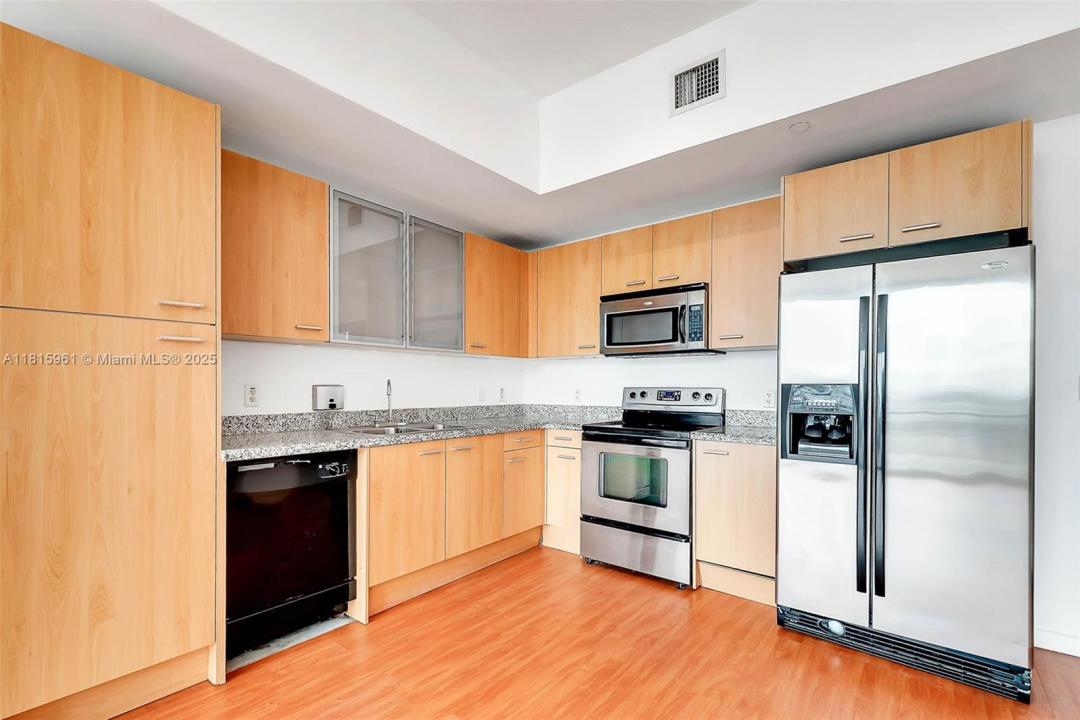 1350 NW 8th Ct B1-6, Miami, Floryda 33136, USA