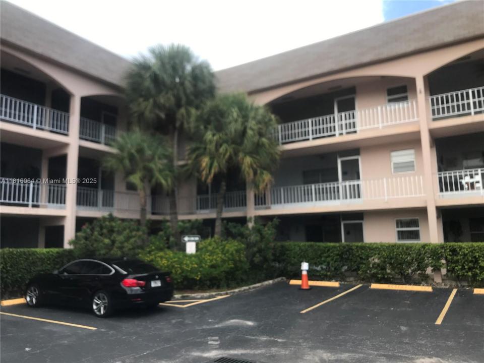 501 Blue Heron Dr 110-A, Hallandale Beach, Флорида 33009, Соединенные Штаты