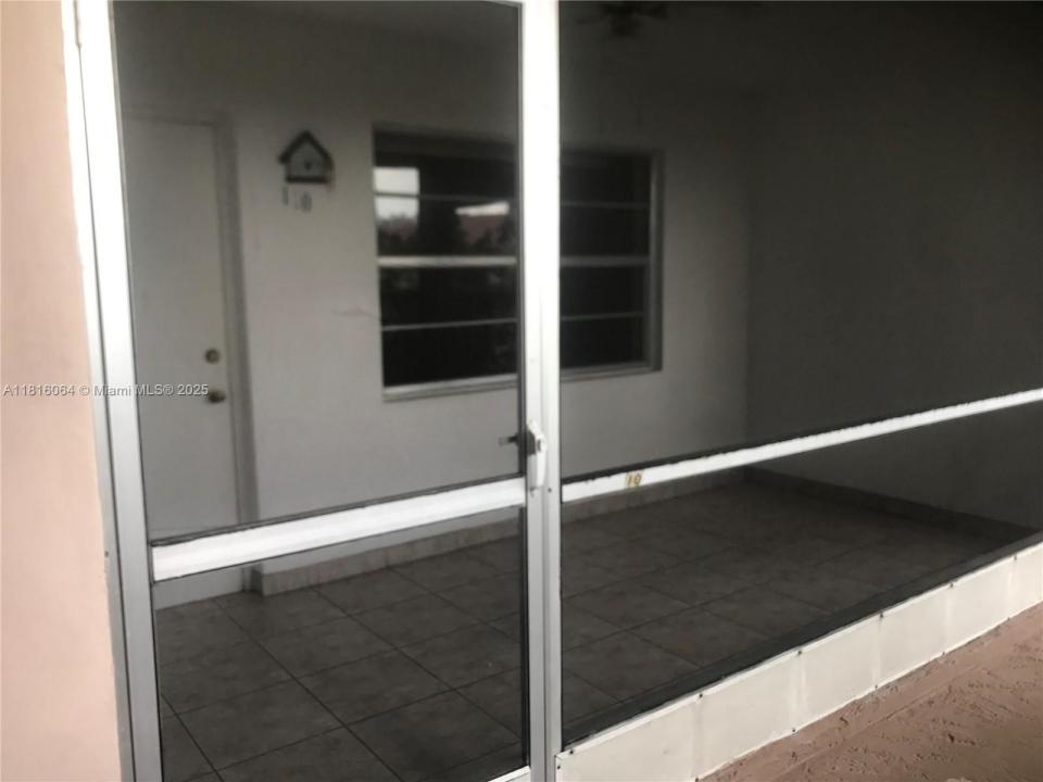 501 Blue Heron Dr 110-A, Hallandale Beach, Флорида 33009, Соединенные Штаты