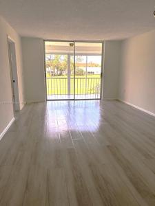 160 TURTLE LAKE CT 209, Naples, Florida 34105, USA