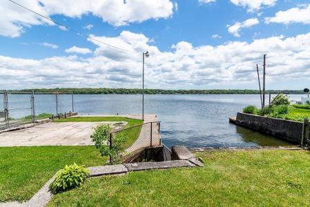4 Lake Avenue, Tiverton, Rhode Island 02878