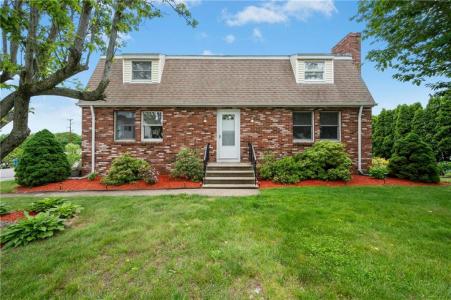 73 Vineyard Avenue, Cumberland, Rhode Island 02864, USA