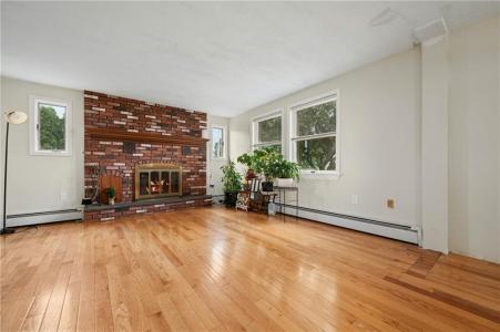 73 Vineyard Avenue, Cumberland, Rhode Island 02864, USA
