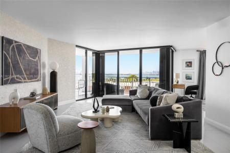 4000 Towerside Ter 804, Miami, Florida 33138, USA
