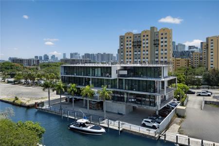 528 NW 7th Ave, Miami, Florida 33136, USA