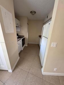 8630 SW 3rd St 208, Pembroke Pines, Florida 33025, USA