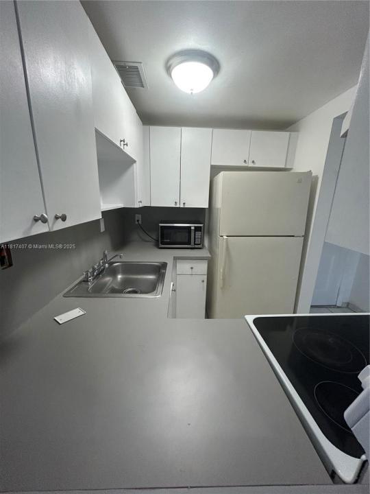 1351 SW 4th St 18, Miami, פלורידה 33135, ארצות הברית של אמריקה