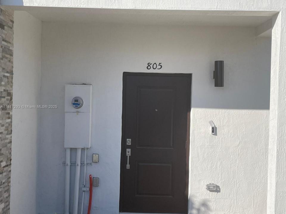 805 NE 211 ST, Miami, פלורידה 33179, ארצות הברית של אמריקה 