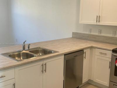 805 NE 211 ST, Miami, Florida 33179, USA