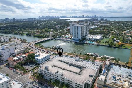 4332 Collins 401, Miami Beach, Florida 33140, USA