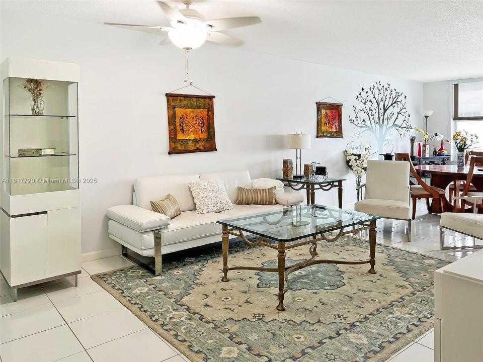 9511 Collins Ave 1208 +den, Surfside, Florida 33154, Estados Unidos