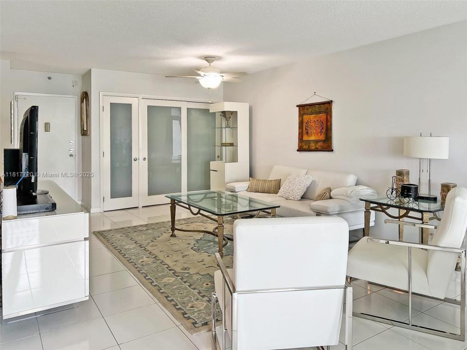 9511 Collins Ave 1208 +den, Surfside, Florida 33154, Estados Unidos