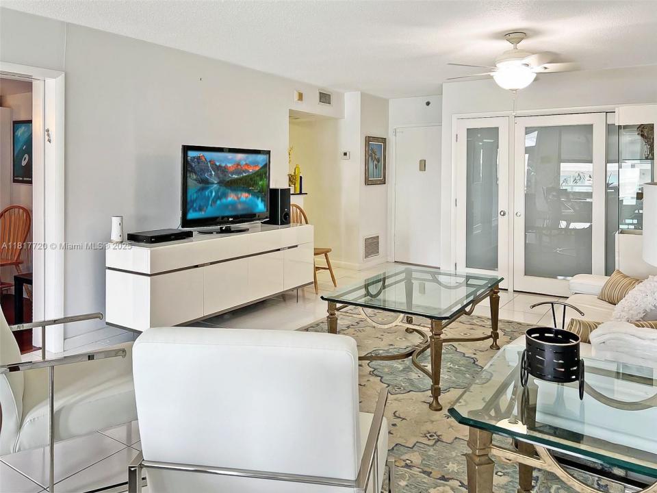 9511 Collins Ave 1208 +den, Surfside, Florida 33154, Estados Unidos