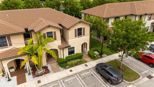 10625 W 32nd Ln, Hialeah, Florida 33018, USA