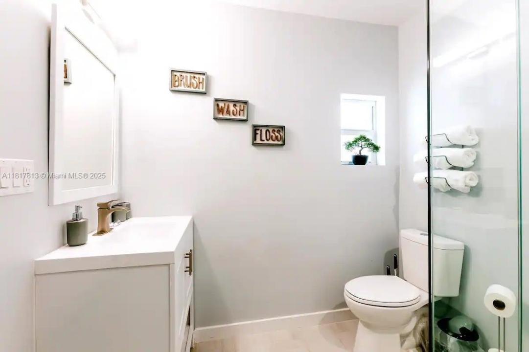 1647 NW 29th Ave 2, Miami, Flórida 33125, Estados Unidos