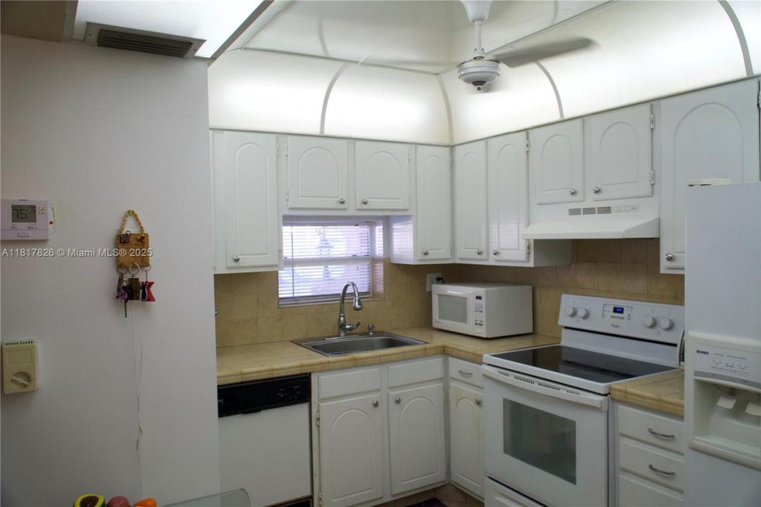 9820 S Hollybrook Lake Dr 106, Pembroke Pines, Floride 33025, États-Unis