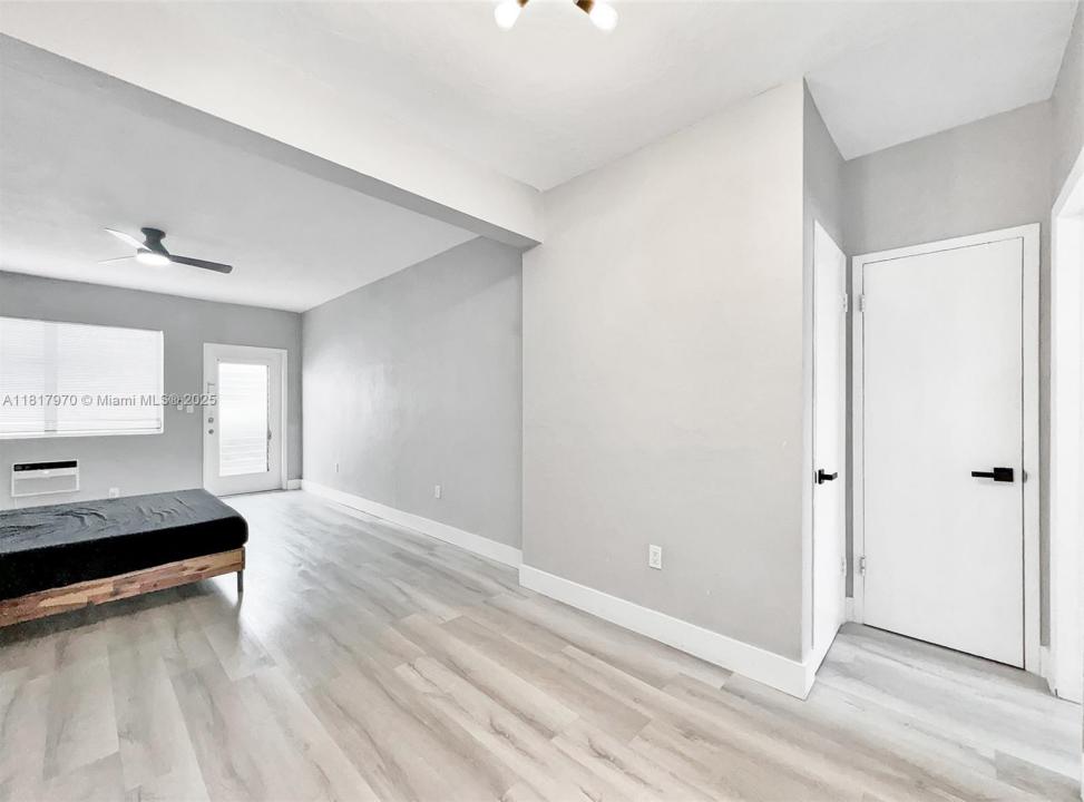 934 Meridian 5, Miami Beach, Floryda 33139, USA