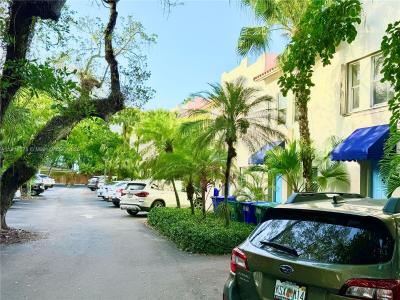 3071 Center St 19, Miami, Florida 33133, USA