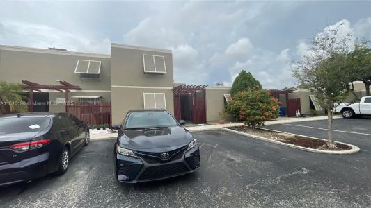 11040 S Lakeview Dr, Pembroke Pines, Florida 33026, USA