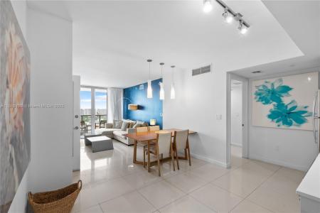 2602 E Hallandale Beach Blvd R2805, Hallandale Beach, Florida 33009, USA