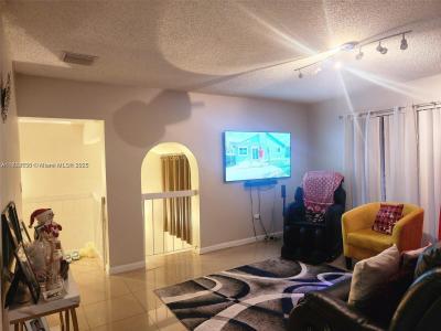 8409 N Missionwood Cir D-30, Miramar, Florida 33025, USA