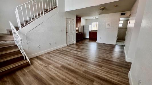 2760 W 61st Pl 202, Hialeah, Florida 33016, USA
