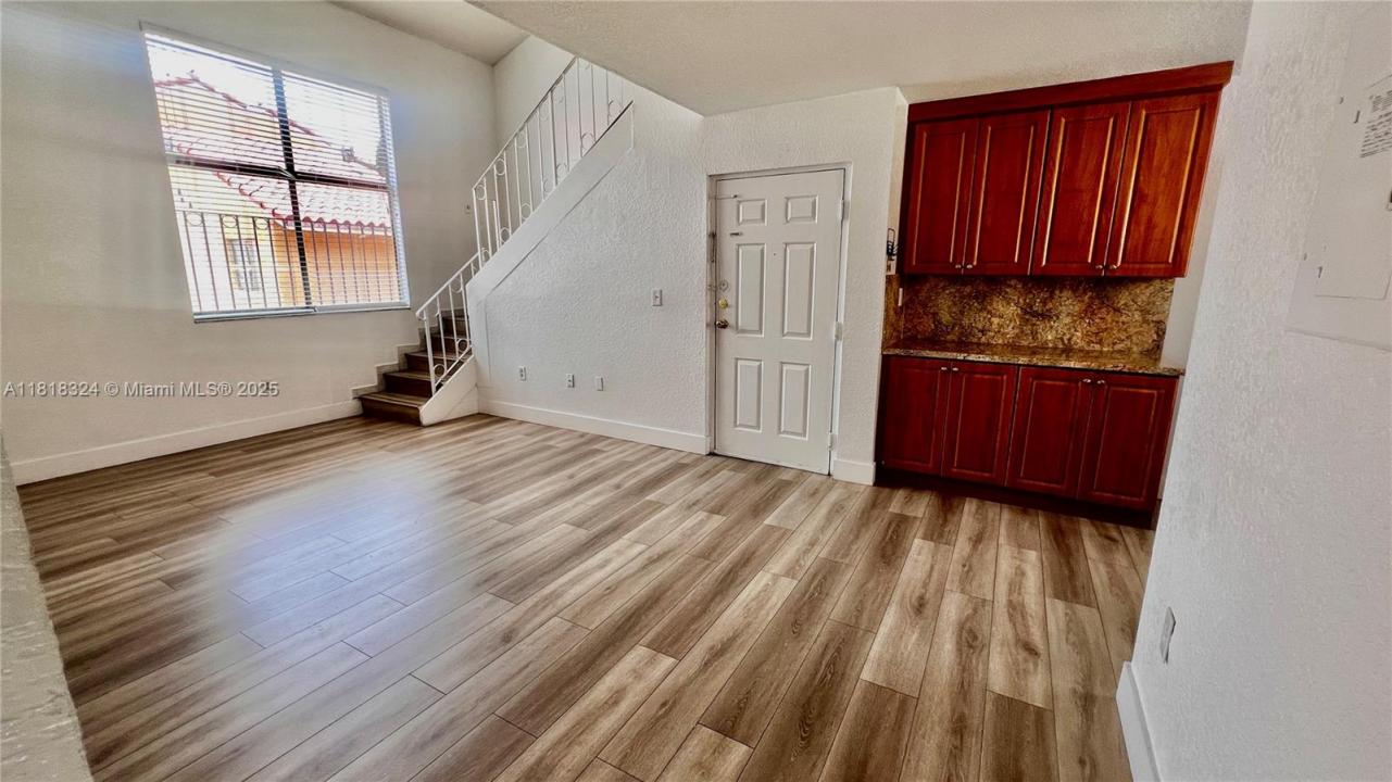 2760 W 61st Pl 202, Hialeah, Florida 33016