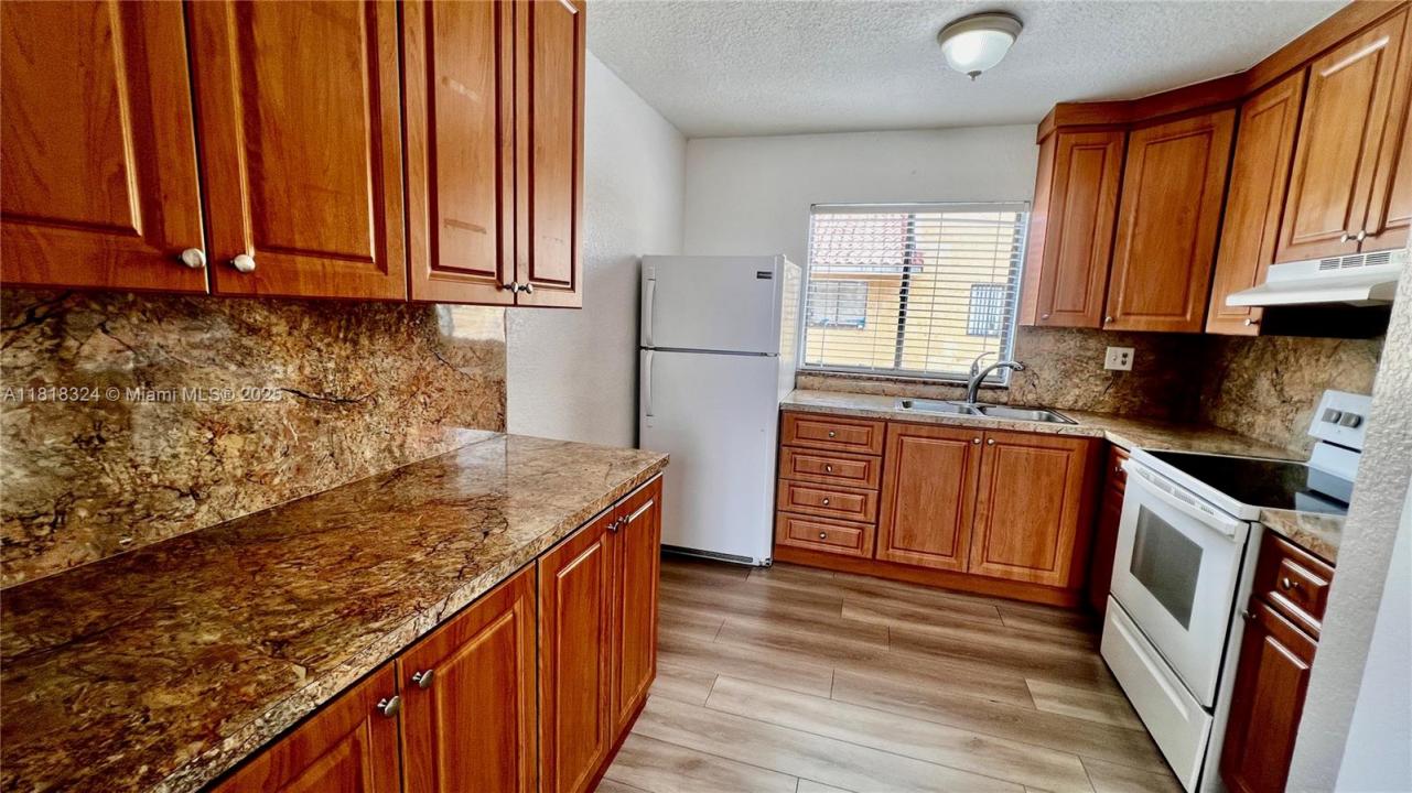 2760 W 61st Pl 202, Hialeah, Florida 33016