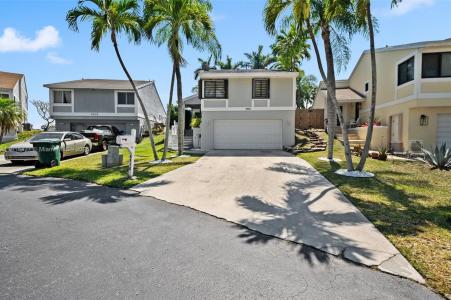 9916 SW 218th Ter, Cutler Bay, Florida 33190, USA