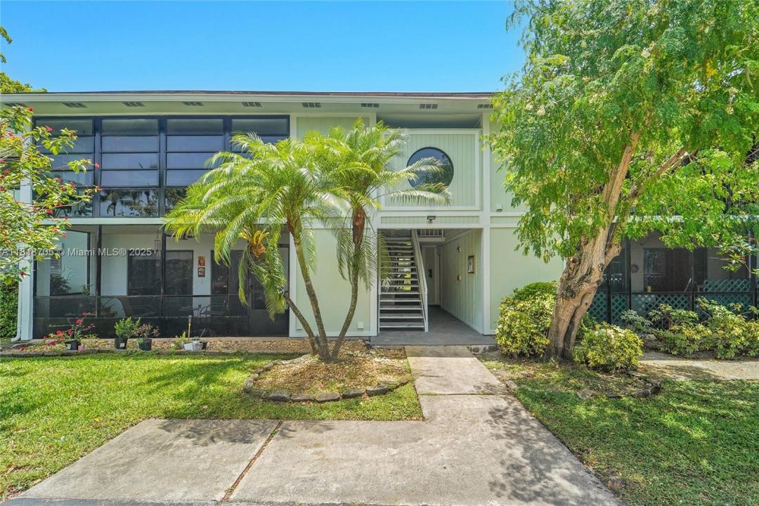 915 NE 199th St 101-15, Miami, Florida 33179, Amerika Birleşik Devletleri