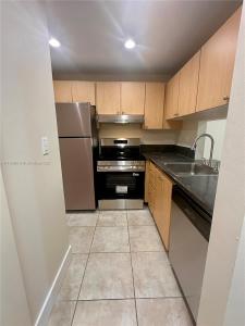 2935 NE 163rd St 3P, North Miami Beach, Florida 33160, USA