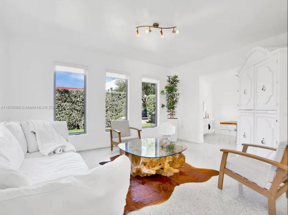 7537 W Treasure Dr, North Bay Village, Floride 33141, États-Unis