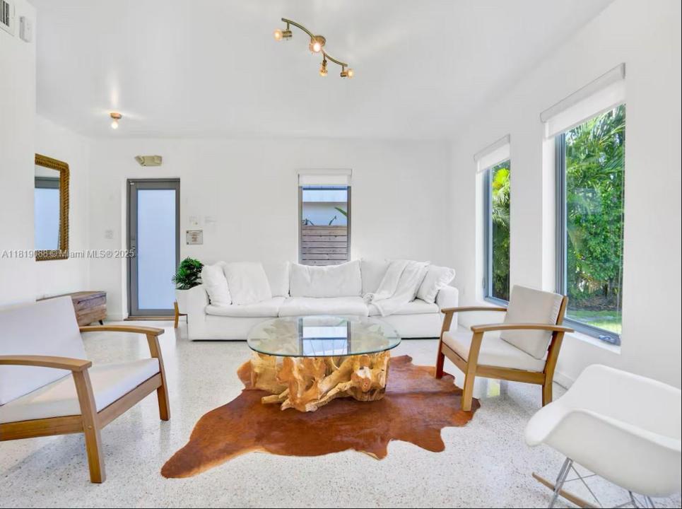 7537 W Treasure Dr, North Bay Village, Floride 33141, États-Unis