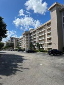 2651 S Course Dr 408, Pompano Beach, Florida 33069, USA