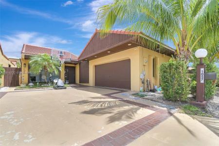 1057 NE 202nd Ln, Miami, Florida 33179, USA