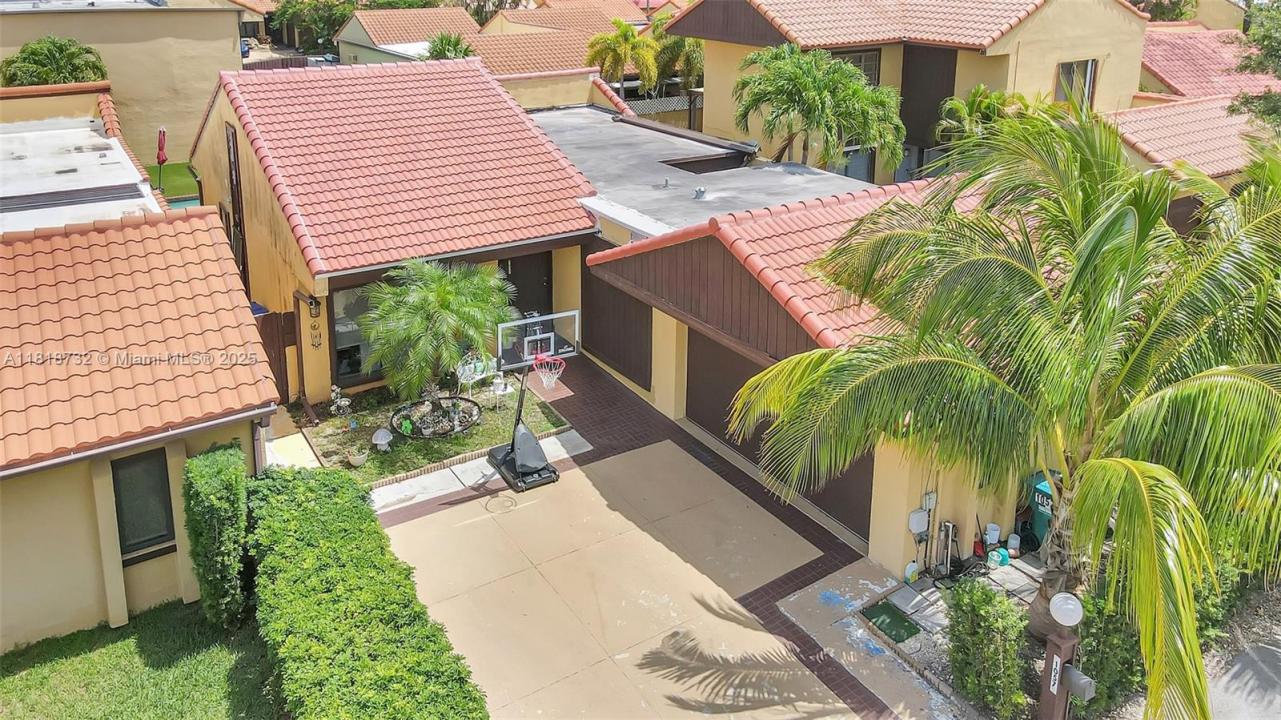 1057 NE 202nd Ln, Miami, פלורידה 33179, ארצות הברית של אמריקה 