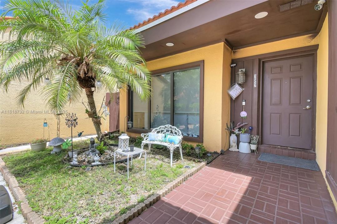 1057 NE 202nd Ln, Miami, פלורידה 33179, ארצות הברית של אמריקה 