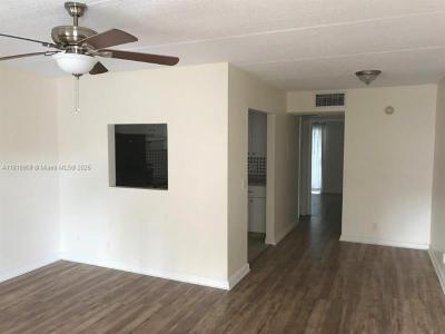 600 Village Green Ct 222, Palm Springs, Florida 33461, USA