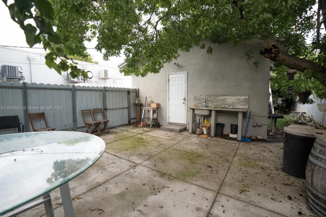 1650 SW 8th St, Miami, Floride 33135, États-Unis