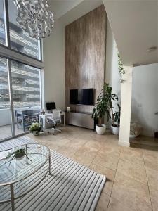 1050 Brickell Ave 410, Miami, Florida 33131, USA